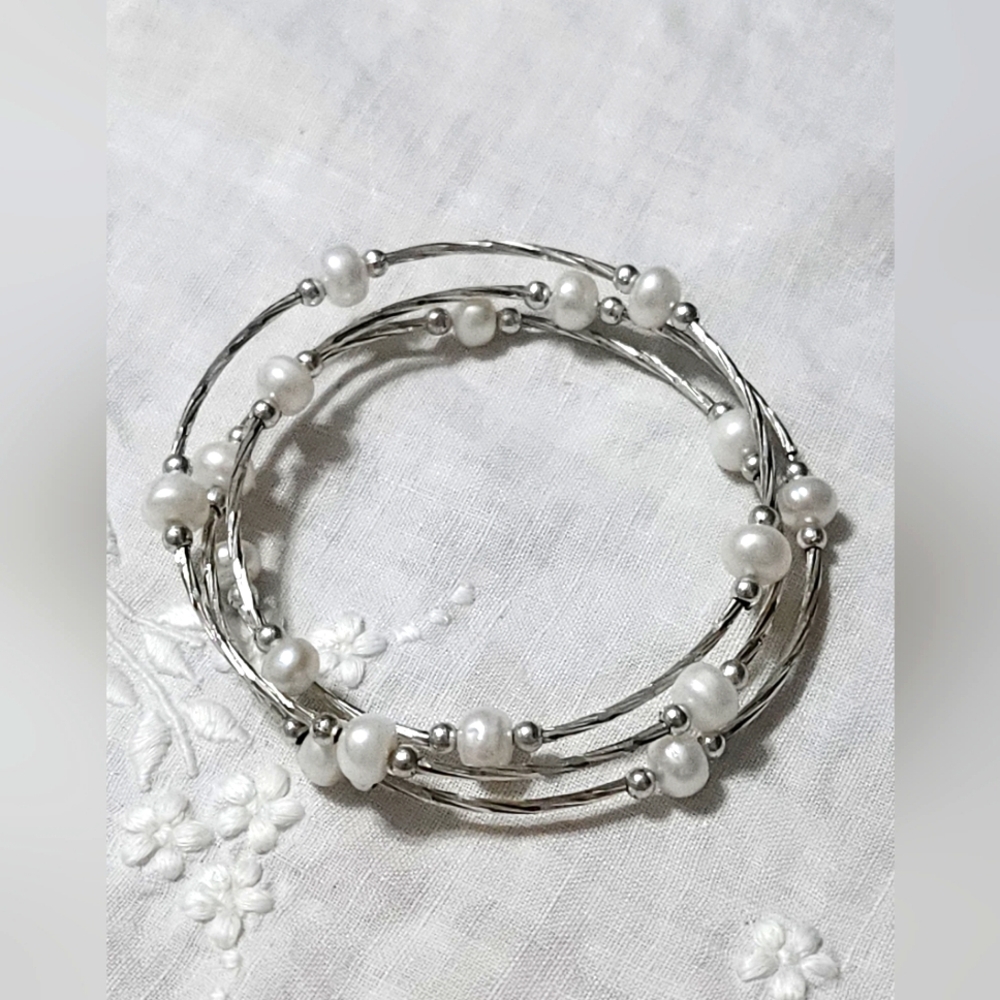 Silvertone Faux Pearl Wrap Wire Bracelet. Preloved.